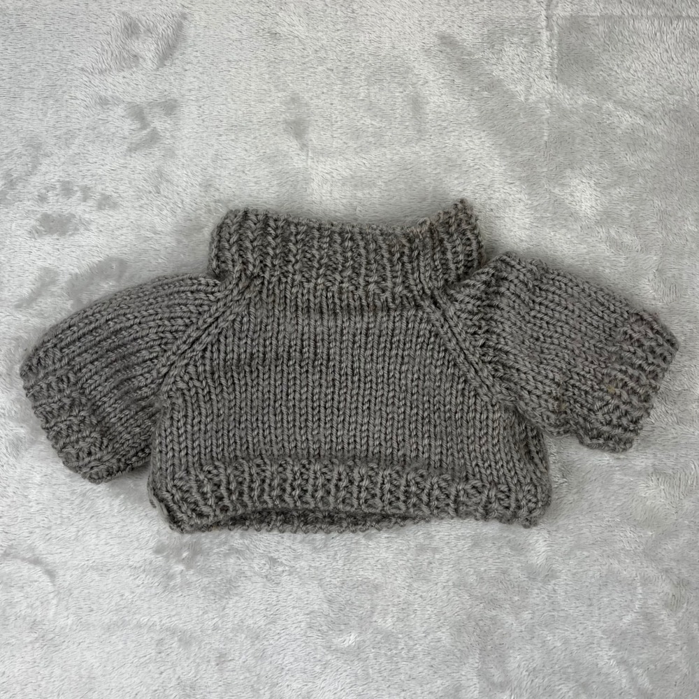 FAO‎ Schwarz University Teddy Bear Sweater Gray Knit, Crest Embroidered - Picture 3 of 5